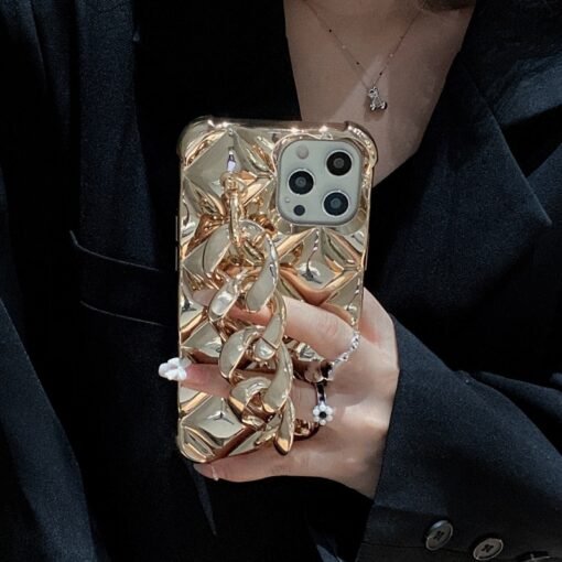Very Cold Golden Chain Phone Case - Image 4