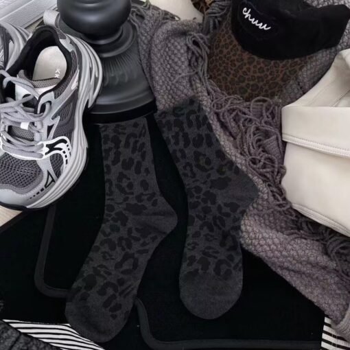 Sweat-absorbent Comfortable Breathable High Striped Socks - Image 2